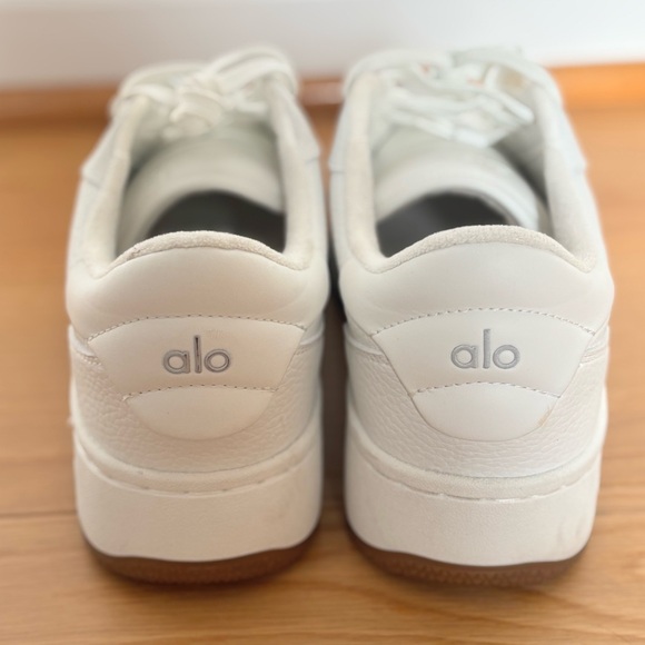Alo Recovery Mode Sneaker in White - Picture 2 of 12